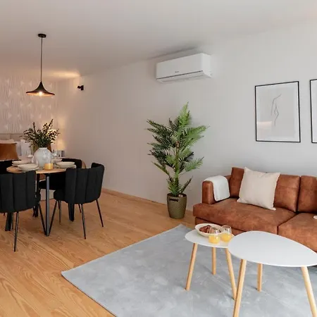 Almada 551 By Lovelystay Apartment