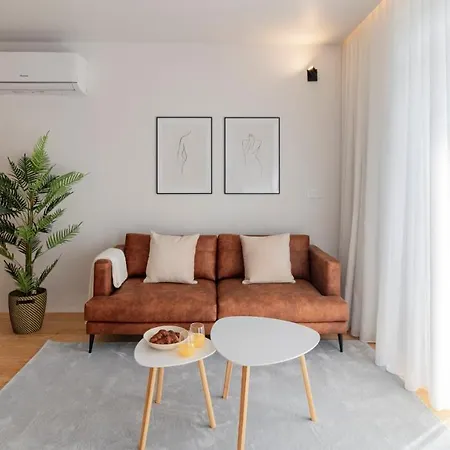 Almada 551 By Lovelystay Apartment