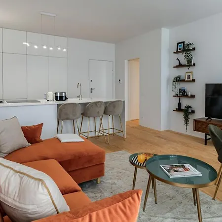 Almada 551 By Lovelystay Apartment