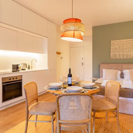 Almada 551 By Lovelystay Apartment